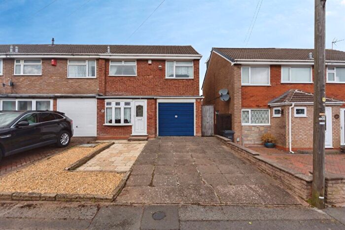 3 Bedroom Semi-Detached House For Sale In Pinewood Drive, Birmingham, B32