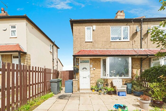 2 Bedroom Semi Detached House For Sale In Owlcotes Road, Pudsey, LS28