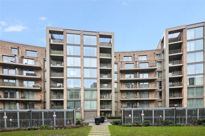 3 Bedroom Flat To Rent In Garnet Place, West Drayton, UB7