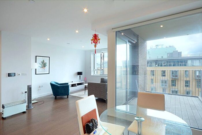 1 Bedroom Flat To Rent In Walworth Road, Elephant And Castle, London, SE17