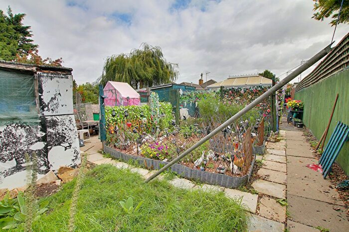 2 Bedroom Detached Bungalow For Sale In Hundred Road, March, PE15