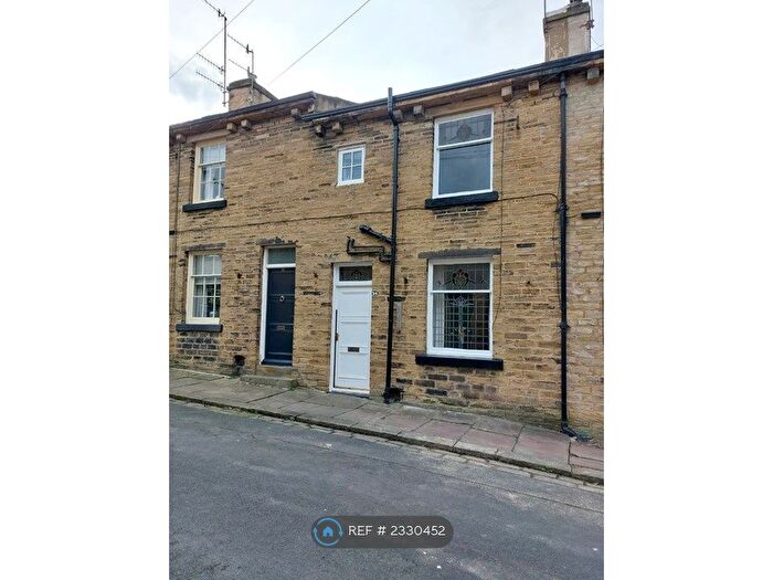 2 Bedroom Terraced House To Rent In Herbert Street, Bradford, BD18