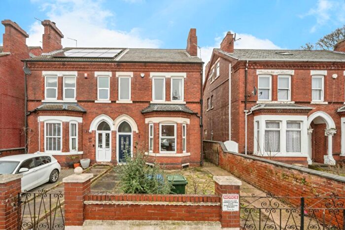 6 Bedroom Semi Detached House For Sale In St. Marys Road, Doncaster, South Yorkshire, DN1