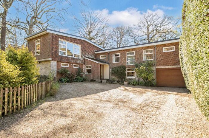 4 Bedroom Detached House For Sale In Hocombe Road, Chandler's Ford, SO53