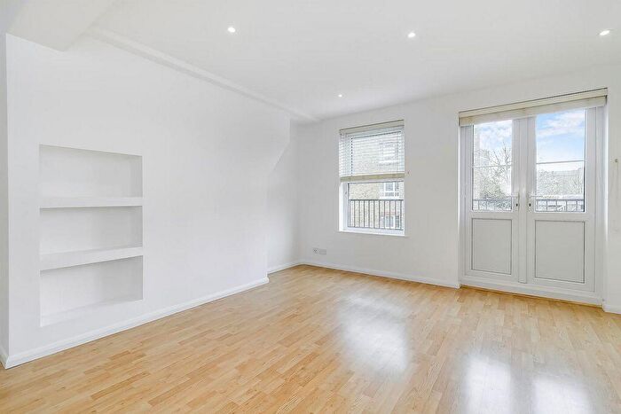 2 Bedroom Duplex To Rent In Riverside Mansions, Milk Yard, Riverside Mansions, Wapping, E1W