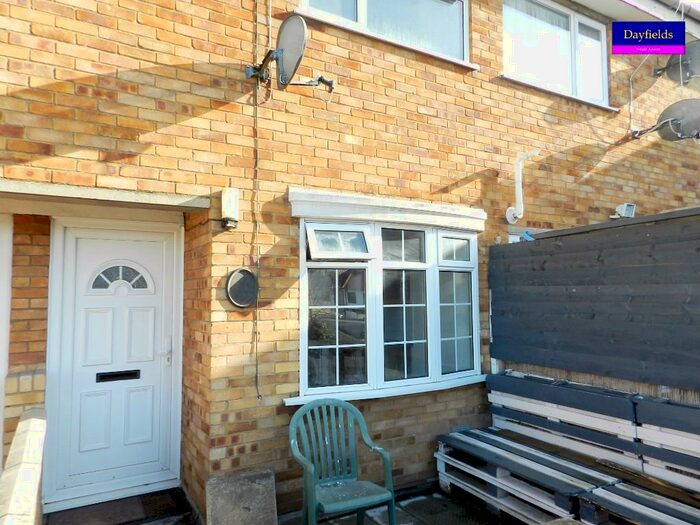 2 Bedroom Flat To Rent In Turners Hill, Waltham Cross, Hertfordshire, EN8