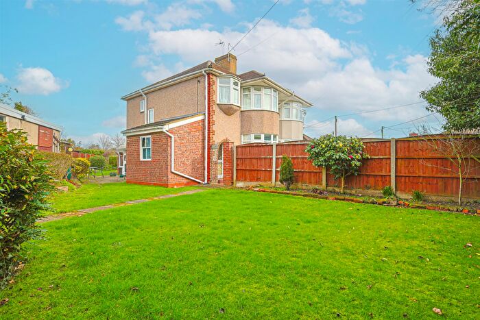 3 Bedroom Semi-Detached House For Sale In Broadlands Road, Hockley, SS5