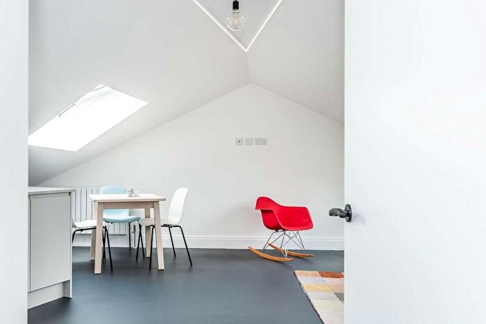 2 Bedroom Flat To Rent In Beadnell Road, London, SE23