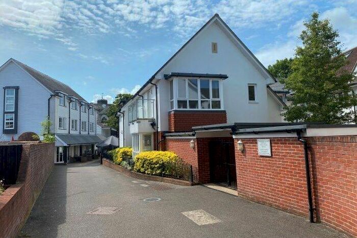 2 Bedroom Flat To Rent In Latimer Street, Romsey, SO51