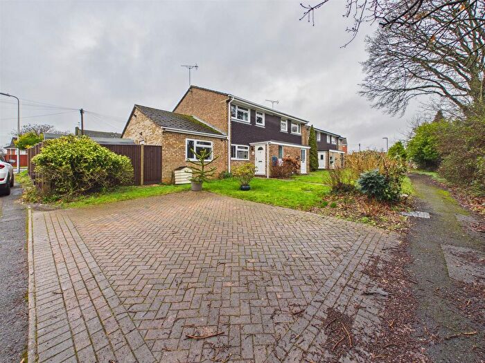 3 Bedroom Semi Detached House For Sale In Farm Drive, Tilehurst, Reading, RG31