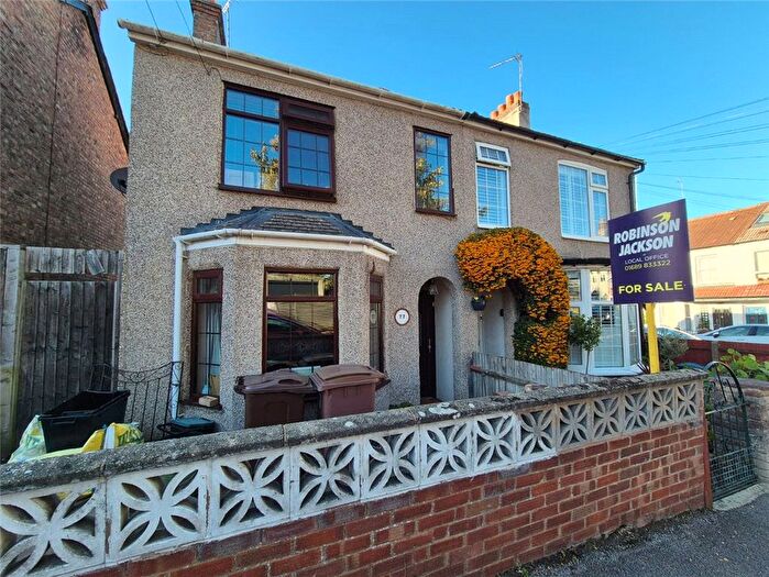 3 Bedroom Semi-Detached House For Sale In Gladstone Road, Farnborough Village, Kent, BR6