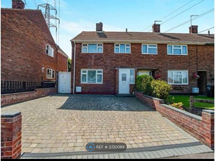 3 Bedroom Semi-Detached House To Rent In Morgan Drive, Greenhithe, DA9