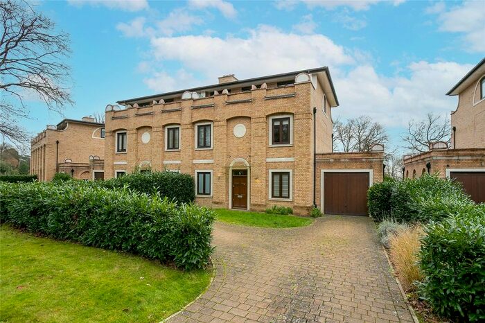5 Bedroom Semi-Detached House To Rent In Clarence Park Crescent, Stanmore HA7