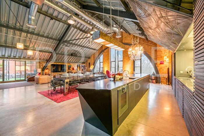 4 Bedroom Flat To Rent In Lawn Lane, Vauxhall, London, SW8