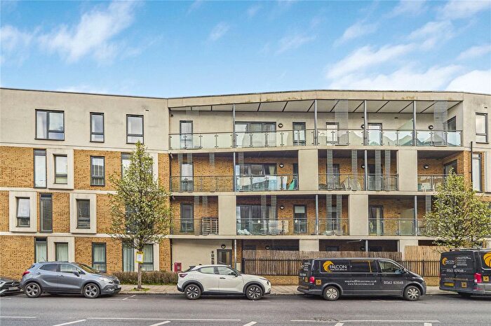 3 Bedroom Flat To Rent In Greenwich High Road, Greenwich, SE10