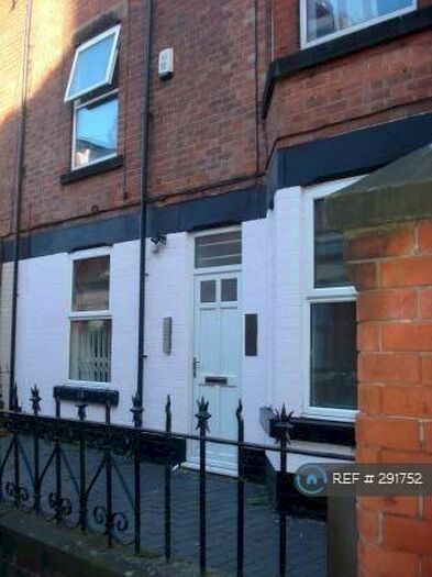 5 Bedroom Semi-Detached House To Rent In Newdigate Villas, Nottingham, NG7