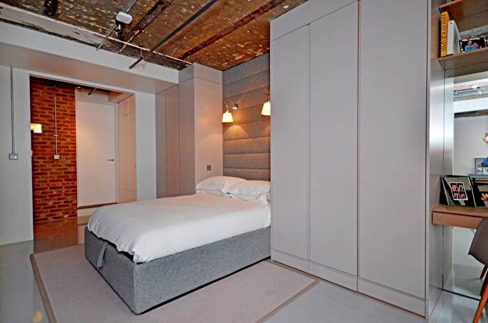 2 Bedroom Flat To Rent In Hoxton Square, Hoxton, London, N1