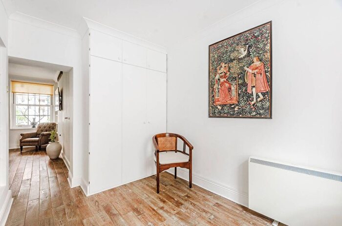 1 Bedroom Flat To Rent In Martlett Court, Covent Garden, London, WC2B