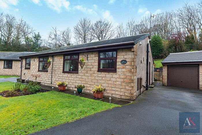 2 Bedroom Semi-Detached Bungalow For Sale In Spodden Fold, Whitworth, Rochdale, OL12