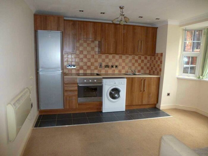 2 Bedroom Flat To Rent In Russell Street, Reading, RG1