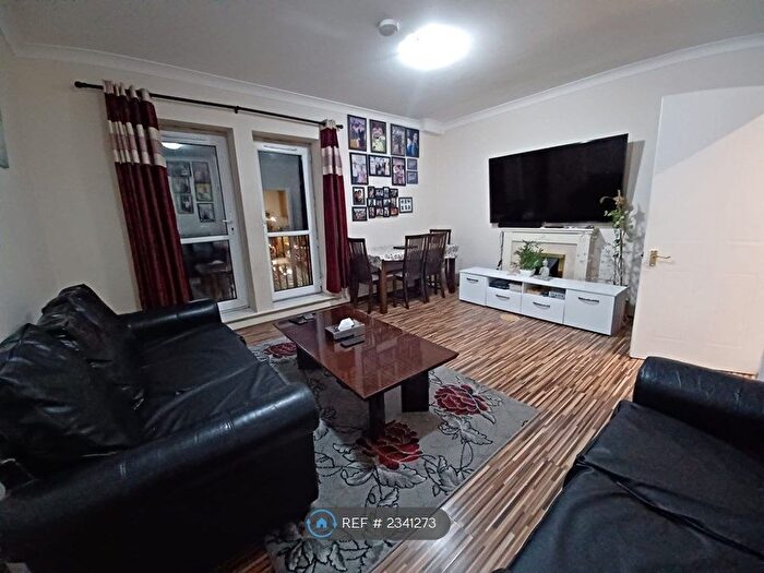 2 Bedroom Flat To Rent In High Street, Hounslow, TW3