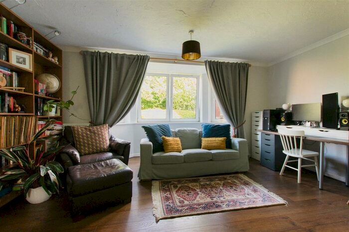 2 Bedroom Apartment To Rent In Halliard Court, Barquentine Place, Cardiff, CF10