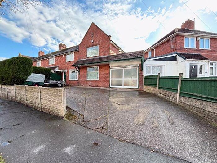 4 Bedroom Semi-Detached House For Sale In Thornbridge Avenue, Great Barr, Birmingham, B42