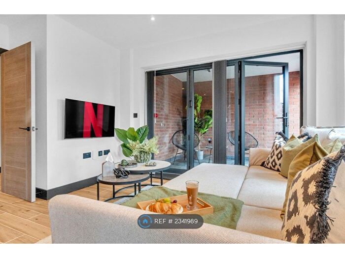 2 Bedroom Flat To Rent In High Road, London, N12