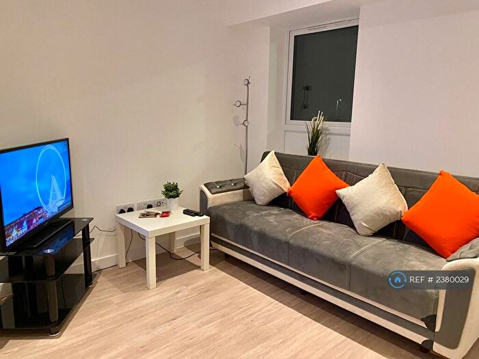 1 Bedroom Flat To Rent In Bellfield Road, High Wycombe, HP13