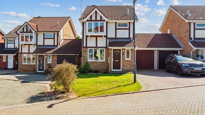 3 Bedroom Link Detached House For Sale In Foxglove Close, Rugby, CV23