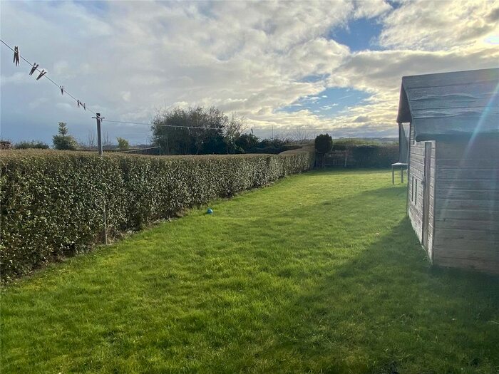 3 Bedroom SemiDetached House For Sale In Overthorpe Avenue, Thornhill