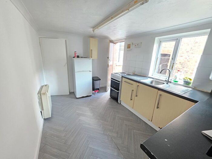 1 Bedroom Flat To Rent In Ashton Road, Luton, LU1