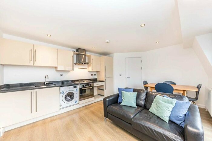 2 Bedroom Flat To Rent In Myrdle Street, Whitechapel, E1