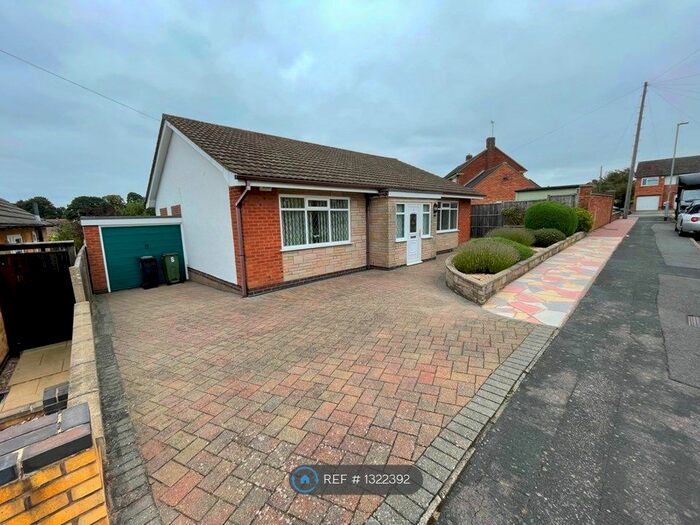 3 Bedroom Bungalow To Rent In Kilburn Avenue, Oadby, Leicester LE2