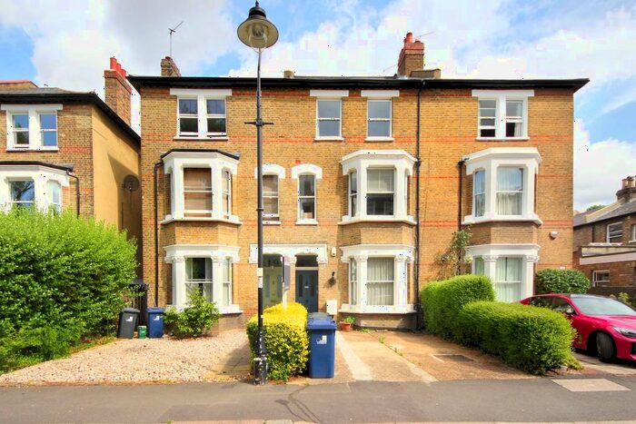 2 Bedroom Flat To Rent In The Park, London, W5