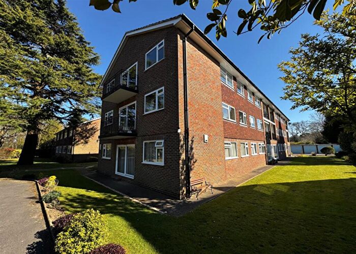 2 Bedroom Apartment For Sale In Station Approach, Tadworth, KT20