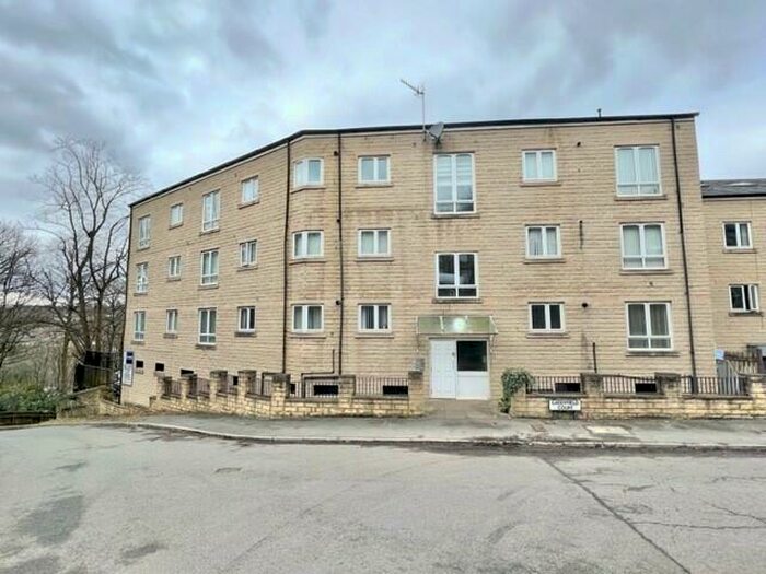 2 Bedroom Apartment To Rent In Caddy Field Court, Halifax, HX3