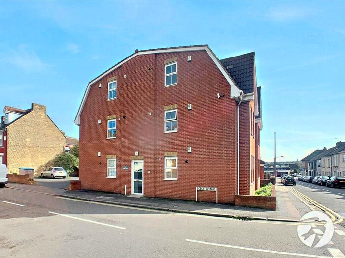 1 Bedroom Flat To Rent In Cecil Avenue, Rochester, ME2