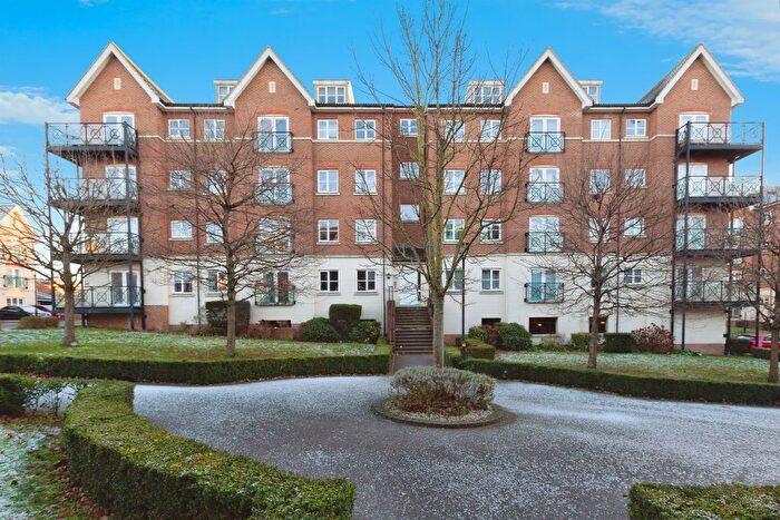 2 Bedroom Flat For Sale In Viridian Square, Aylesbury, HP21