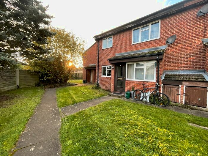 1 Bedroom Terraced House To Rent In Sycamore Walk, Englefield Green, Egham, TW20
