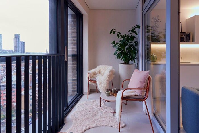 2 Bedroom Apartment To Rent In New Drum Street, London, E1