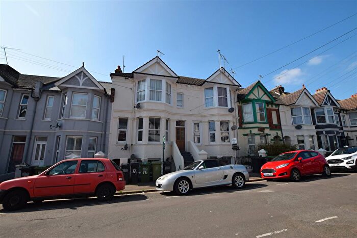 2 Bedroom Flat To Rent In Reginald Road, Bexhill-On-Sea, TN39