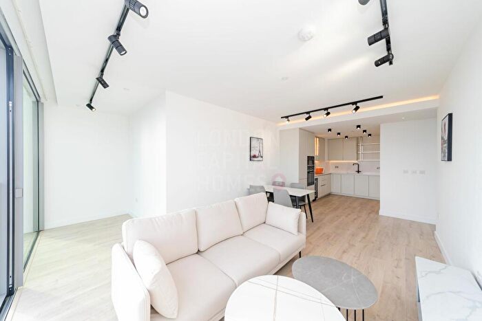 3 Bedroom Apartment To Rent In Valencia Tower, Bollinder Place, London, EC1V