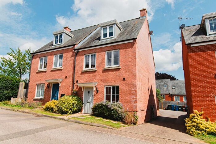 4 Bedroom Semi-Detached House For Sale In Thyme Close, Banbury, OX16