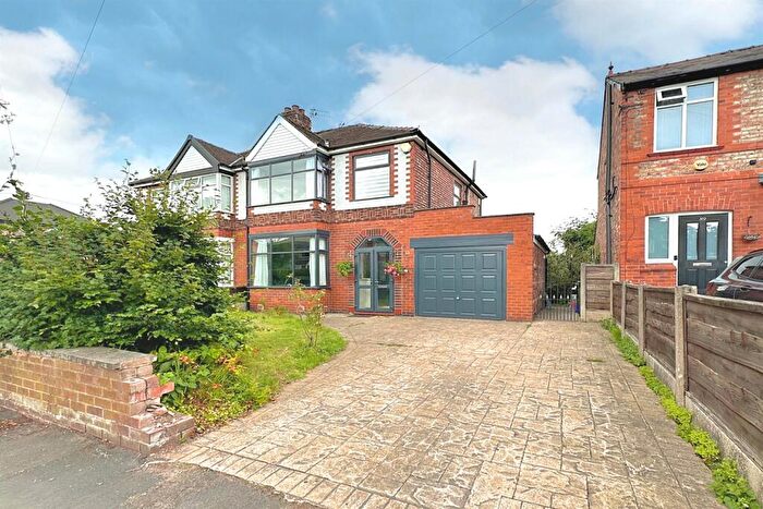 3 Bedroom Semi-Detached House For Sale In Winstanley Road, Sale, M33