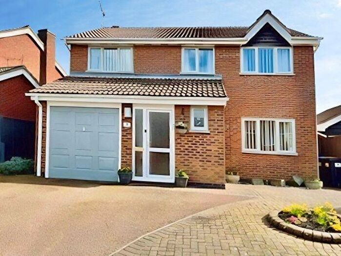 4 Bedroom Detached House For Sale In Frobisher Close, Hinckley, LE10