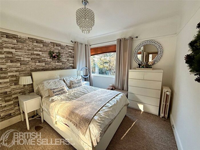 2 Bedroom Flat For Sale In Gervis Road, Bournemouth, Dorset, BH1