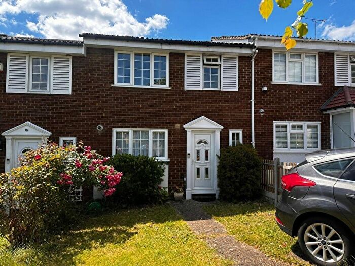 3 Bedroom House To Rent In Firs Avenue, Friern Barnet, N11