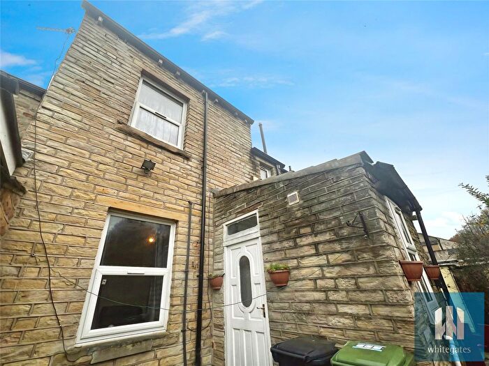 1 Bedroom Terraced House For Sale In Church Lane, Moldgreen, Huddersfield, HD5