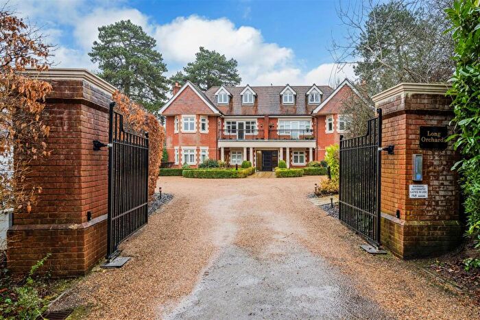 2 Bedroom Apartment For Sale In Copthill Lane, Kingswood, KT20